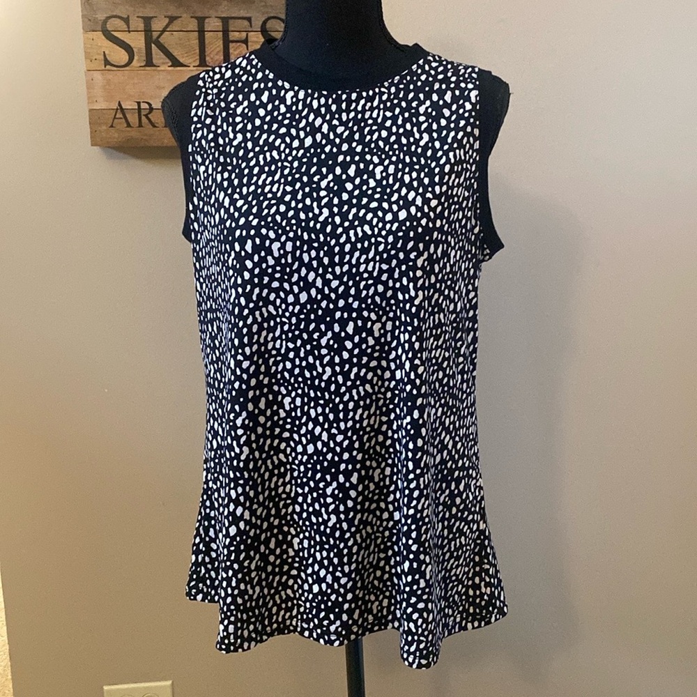 Sleeveless black and white dotted blouse Sz L, great basic to add to wardrobe